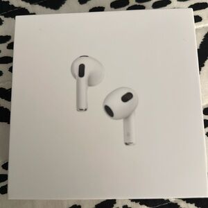 Apple air pods Gen 2 (gently used)